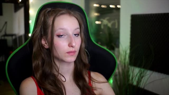 Gallery image thumbnail from Kira9's myfreecams stream on, 11/16/2025, 20:31 image 2 of 20