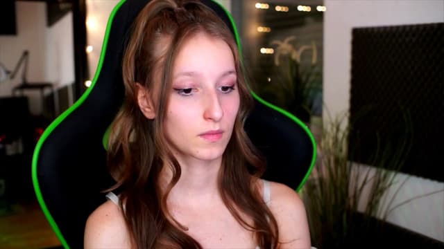 Gallery image thumbnail from Kira9's myfreecams stream on, 11/17/2025, 20:28 image 9 of 20