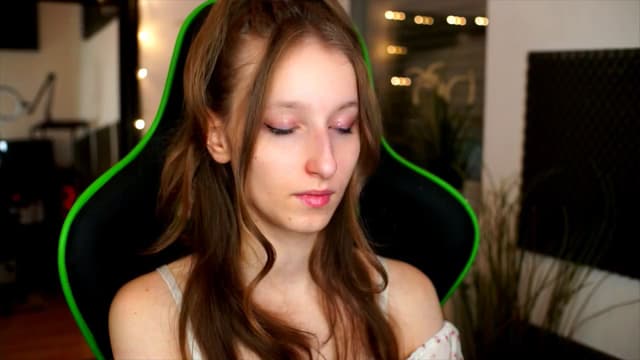 Gallery image thumbnail from Kira9's myfreecams stream on, 11/17/2025, 20:28 image 2 of 20