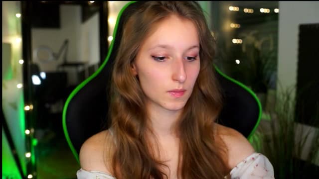 Gallery image thumbnail from Kira9's myfreecams stream on, 11/17/2025, 21:41 image 2 of 20