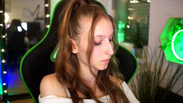 Gallery image thumbnail from Kira9's myfreecams stream on, 11/20/2025, 21:49 image 9 of 20