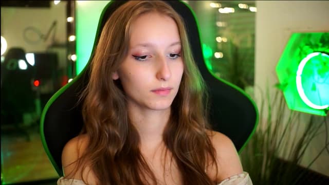 Gallery image thumbnail from Kira9's myfreecams stream on, 11/22/2025, 20:47 image 15 of 20