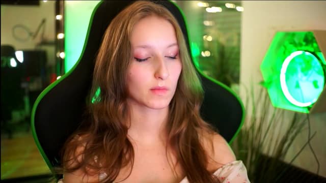 Gallery image thumbnail from Kira9's myfreecams stream on, 11/22/2025, 21:51 image 9 of 20