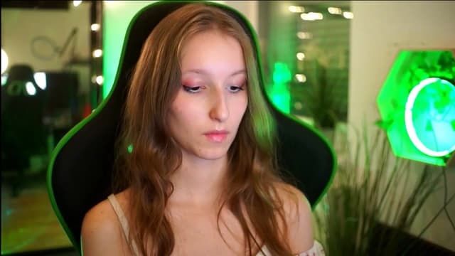 Gallery image thumbnail from Kira9's myfreecams stream on, 11/22/2025, 21:51 image 2 of 20