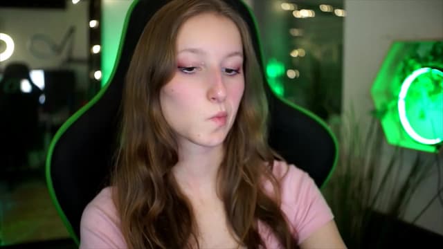Gallery image thumbnail from Kira9's myfreecams stream on, 11/23/2025, 18:33 image 11 of 20