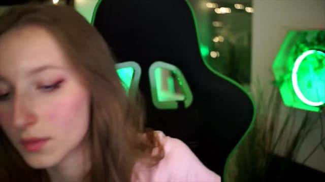 Gallery image thumbnail from Kira9's myfreecams stream on, 11/23/2025, 18:33 image 18 of 20