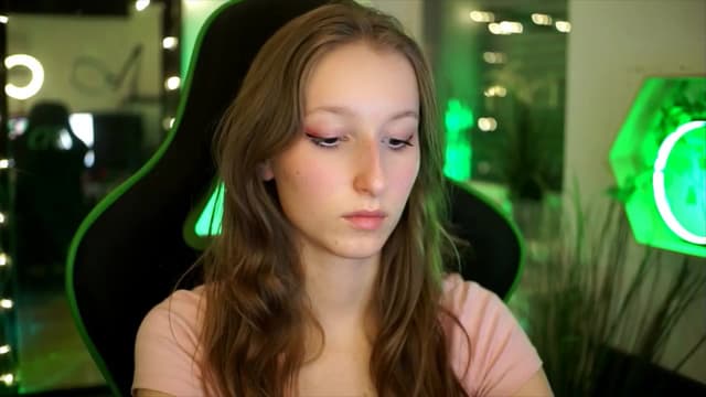 Gallery image thumbnail from Kira9's myfreecams stream on, 11/23/2025, 20:19 image 2 of 20