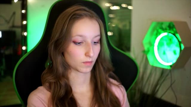 Gallery image thumbnail from Kira9's myfreecams stream on, 11/23/2025, 21:27 image 2 of 20