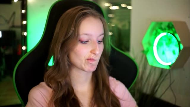 Gallery image thumbnail from Kira9's myfreecams stream on, 11/23/2025, 21:27 image 3 of 20
