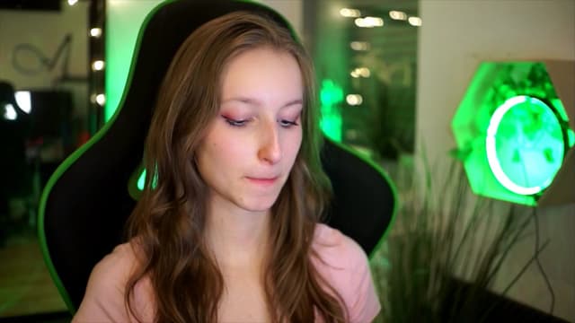 Gallery image thumbnail from Kira9's myfreecams stream on, 11/23/2025, 21:27 image 11 of 20