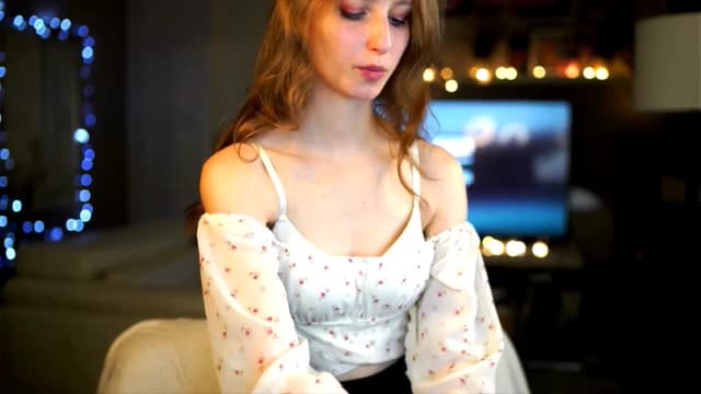 Gallery image thumbnail from Kira9's myfreecams stream on, 12/05/2025, 18:53 image 7 of 20