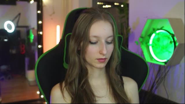 Gallery image thumbnail from Kira9's myfreecams stream on, 12/13/2025, 22:23 image 20 of 20
