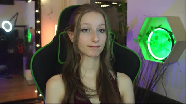 Gallery image thumbnail from Kira9's myfreecams stream on, 12/13/2025, 22:23 image 11 of 20