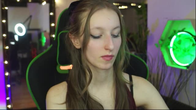 Gallery image thumbnail from Kira9's myfreecams stream on, 12/13/2025, 22:23 image 7 of 20