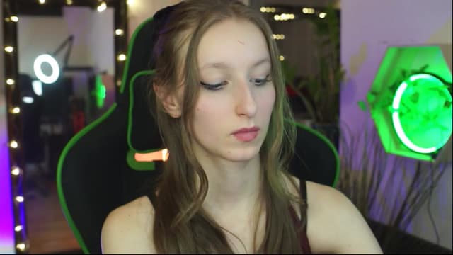 Gallery image thumbnail from Kira9's myfreecams stream on, 12/13/2025, 22:23 image 8 of 20