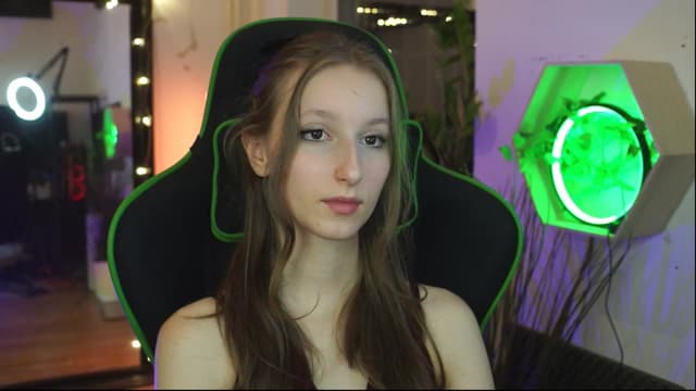 Gallery image thumbnail from Kira9's myfreecams stream on, 12/13/2025, 22:23 image 12 of 20
