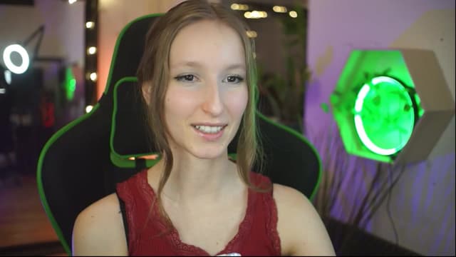 Gallery image thumbnail from Kira9's myfreecams stream on, 12/14/2025, 21:31 image 3 of 20