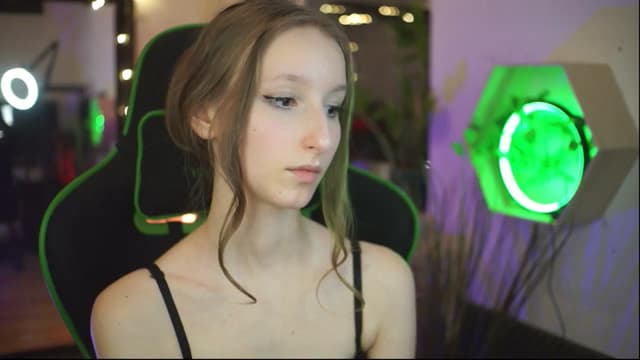 Gallery image thumbnail from Kira9's myfreecams stream on, 12/14/2025, 21:31 image 14 of 20