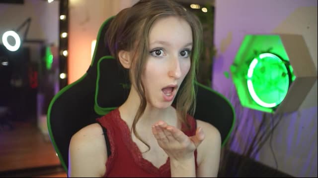 Gallery image thumbnail from Kira9's myfreecams stream on, 12/14/2025, 21:31 image 1 of 20