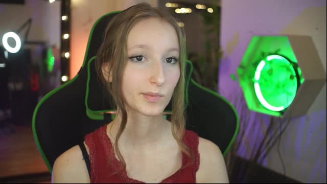 Gallery image thumbnail from Kira9's myfreecams stream on, 12/14/2025, 21:31 image 5 of 20