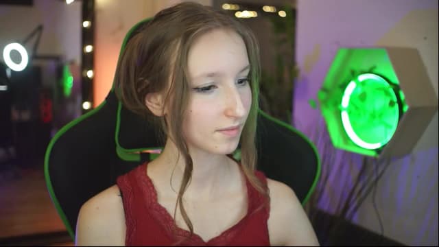 Gallery image thumbnail from Kira9's myfreecams stream on, 12/14/2025, 21:31 image 6 of 20