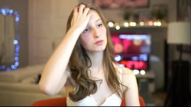 Gallery image thumbnail from Kira9's myfreecams stream on, 12/15/2025, 19:35 image 14 of 20