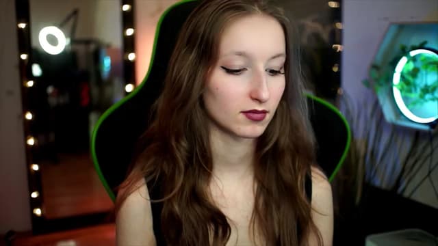 Gallery image thumbnail from Kira9's myfreecams stream on, 12/29/2025, 19:31 image 18 of 20