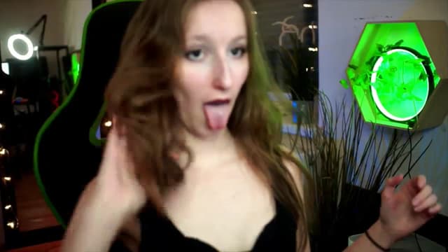 Gallery image thumbnail from Kira9's myfreecams stream on, 12/29/2025, 19:31 image 10 of 20