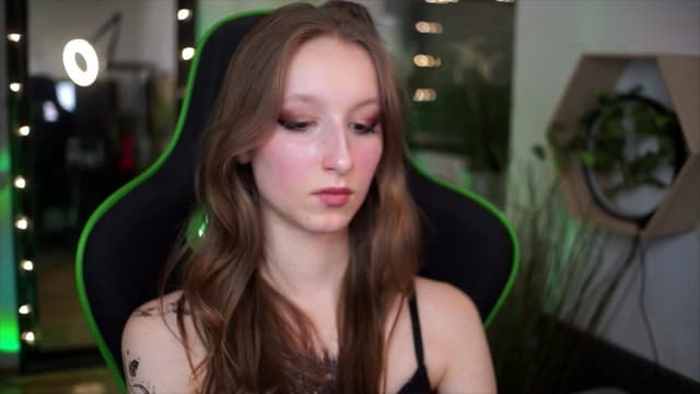 Gallery image thumbnail from Kira9's myfreecams stream on, 01/01/2026, 17:06 image 16 of 20