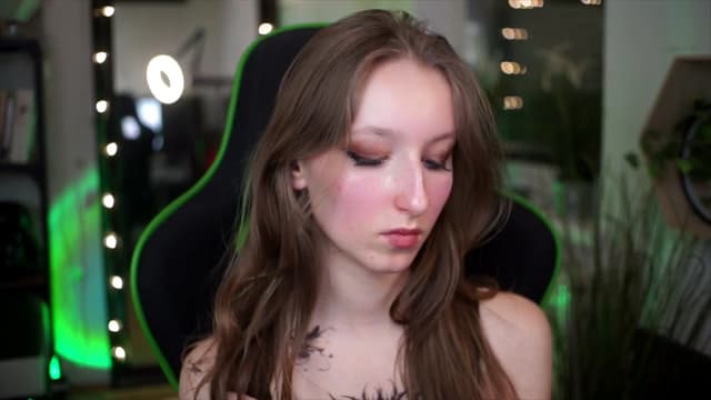 Gallery image thumbnail from Kira9's myfreecams stream on, 01/01/2026, 18:15 image 13 of 20