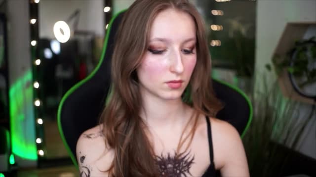 Gallery image thumbnail from Kira9's myfreecams stream on, 01/01/2026, 18:15 image 17 of 20