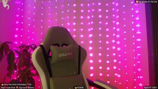 Gallery image thumbnail from Kira_'s myfreecams stream on, 04/16/2025, 24:45 image 9 of 20