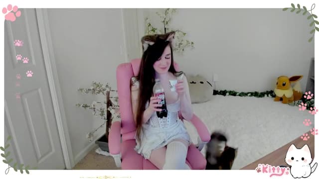 Gallery image thumbnail from Kitty's myfreecams stream on, 04/06/2025, 05:35 image 10 of 20