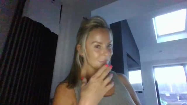 Gallery image thumbnail from Klo35's myfreecams stream on, 07/16/2023, 20:25 image 18 of 20