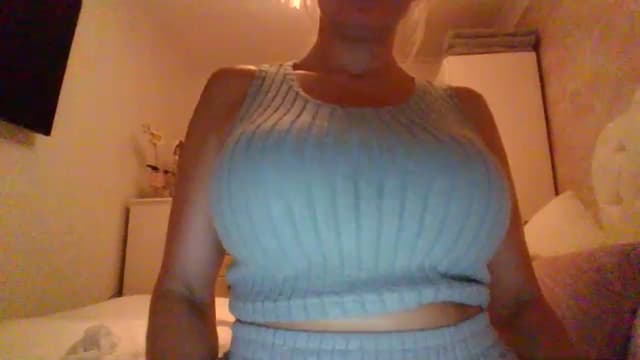 Gallery image thumbnail from Klo35's myfreecams stream on, 07/16/2023, 21:11 image 10 of 20