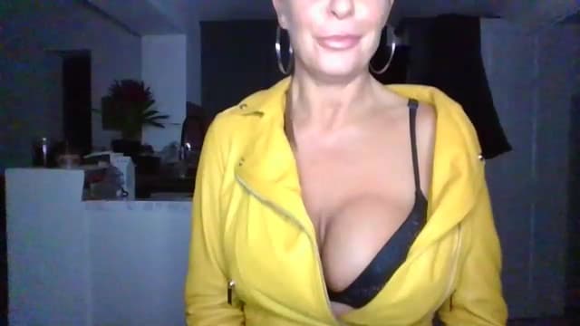 Gallery image thumbnail from Klo35's myfreecams stream on, 07/23/2023, 22:17 image 11 of 20