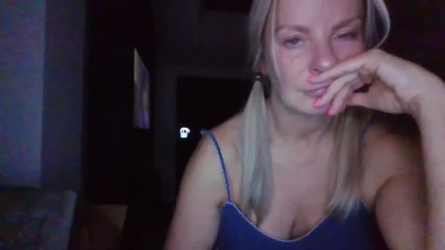 Gallery image thumbnail from Klo35's myfreecams stream on, 08/06/2023, 23:18 image 7 of 20