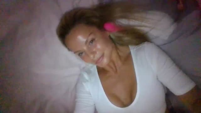 Gallery image thumbnail from Klo35's myfreecams stream on, 08/21/2023, 11:25 image 11 of 20