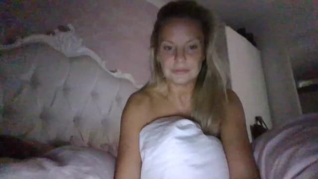Gallery image thumbnail from Klo35's myfreecams stream on, 08/23/2023, 08:05 image 18 of 20