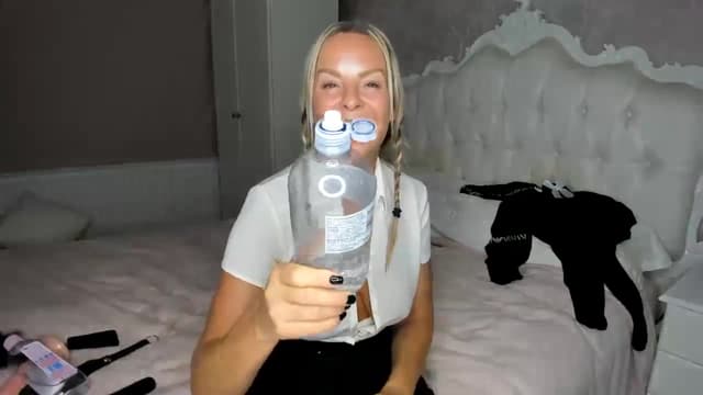 Gallery image thumbnail from Klo35's myfreecams stream on, 10/27/2023, 11:01 image 10 of 20