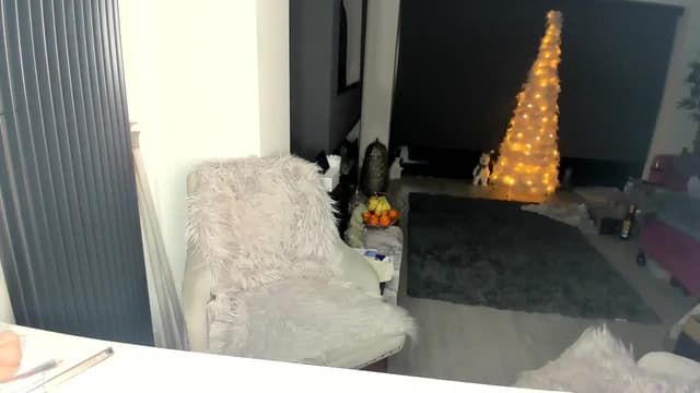 Gallery image thumbnail from Klo35's myfreecams stream on, 01/01/2024, 24:01 image 19 of 20