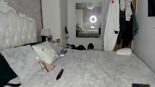 Gallery image thumbnail from Klo35's myfreecams stream on, 01/07/2024, 17:37 image 18 of 20