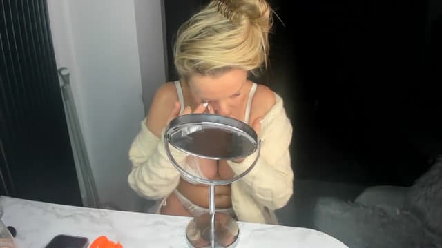 Gallery image thumbnail from Klo35's myfreecams stream on, 01/08/2024, 24:31 image 16 of 20
