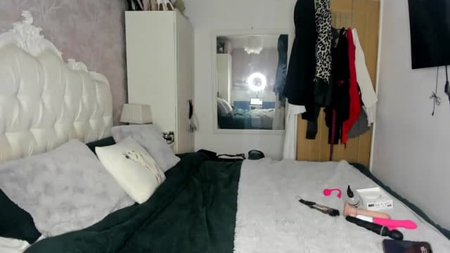 Gallery image thumbnail from Klo35's myfreecams stream on, 01/26/2024, 18:48 image 10 of 20