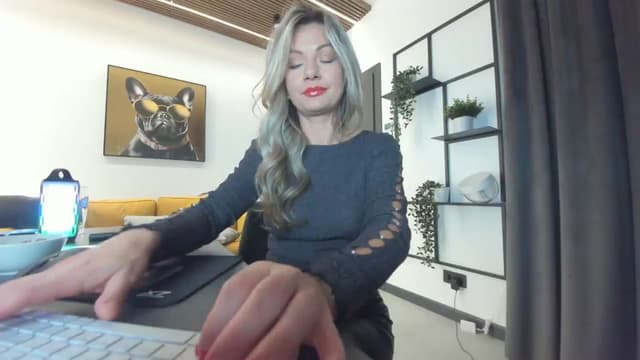 Gallery image thumbnail from L_y_d's myfreecams stream on, 11/08/2024, 23:12 image 9 of 20