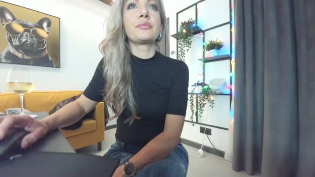 Gallery image thumbnail from L_y_d's myfreecams stream on, 12/06/2024, 23:22 image 1 of 20