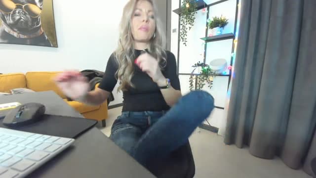 Gallery image thumbnail from L_y_d's myfreecams stream on, 12/06/2024, 23:22 image 17 of 20