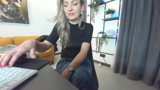 Gallery image thumbnail from L_y_d's myfreecams stream on, 12/06/2024, 23:22 image 19 of 20