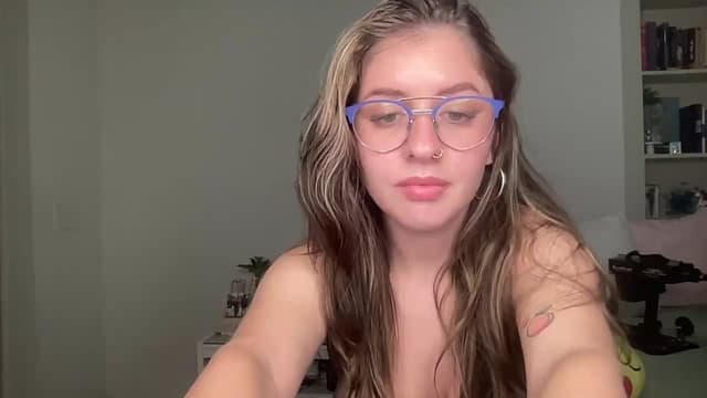 Gallery image thumbnail from Lena1's myfreecams stream on, 11/03/2024, 23:47 image 10 of 20