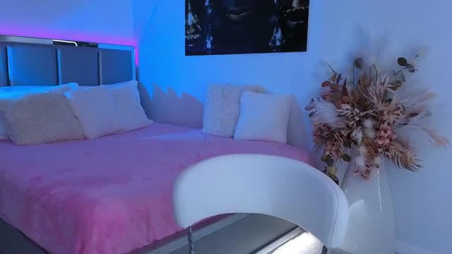 Gallery image thumbnail from LexiQ's myfreecams stream on, 07/17/2025, 04:52 image 7 of 20